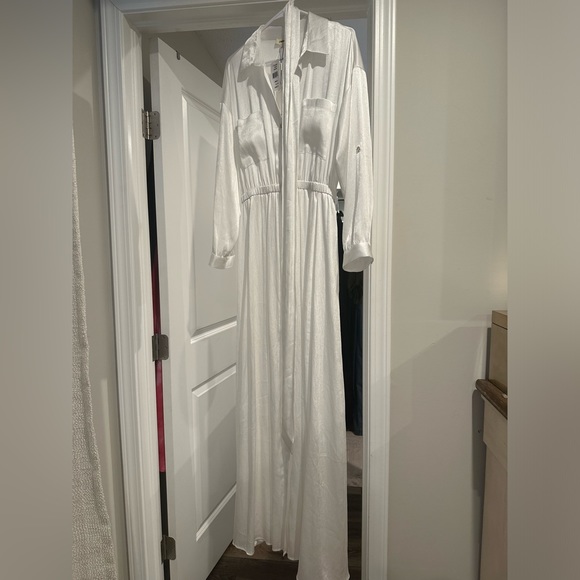 L'AGENCE Dresses & Skirts - L’agence white button up dress with a tie at the waist NWT